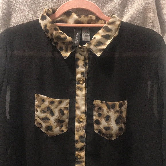 Sheer Black blouse w Leopard detail - Picture 3 of 4